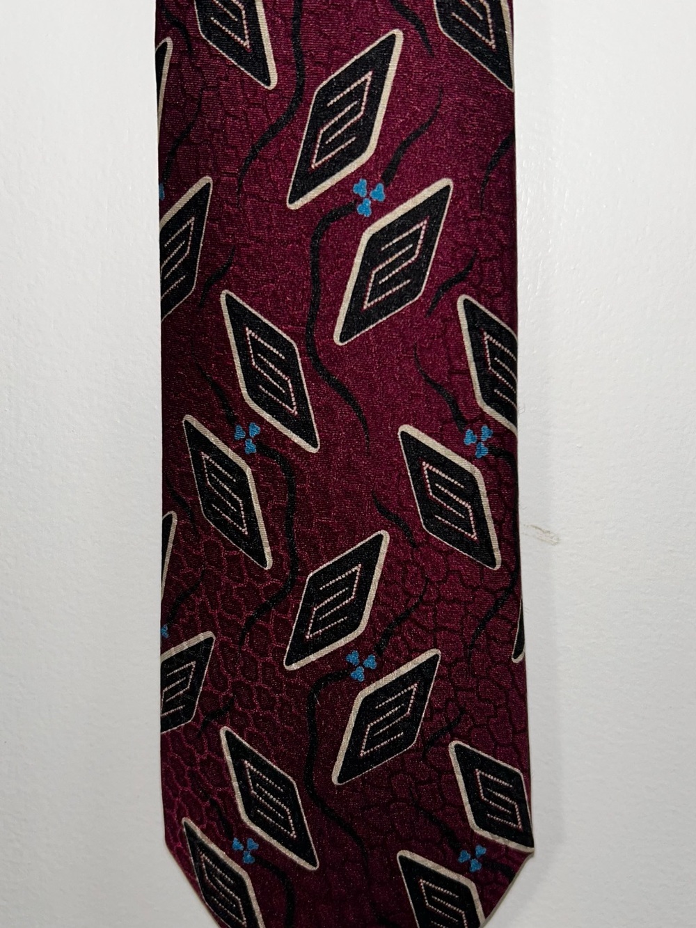 Giorgio Armani Tie 100% Pure Silk Burgundy Geometric Made In Italy Mens Tie